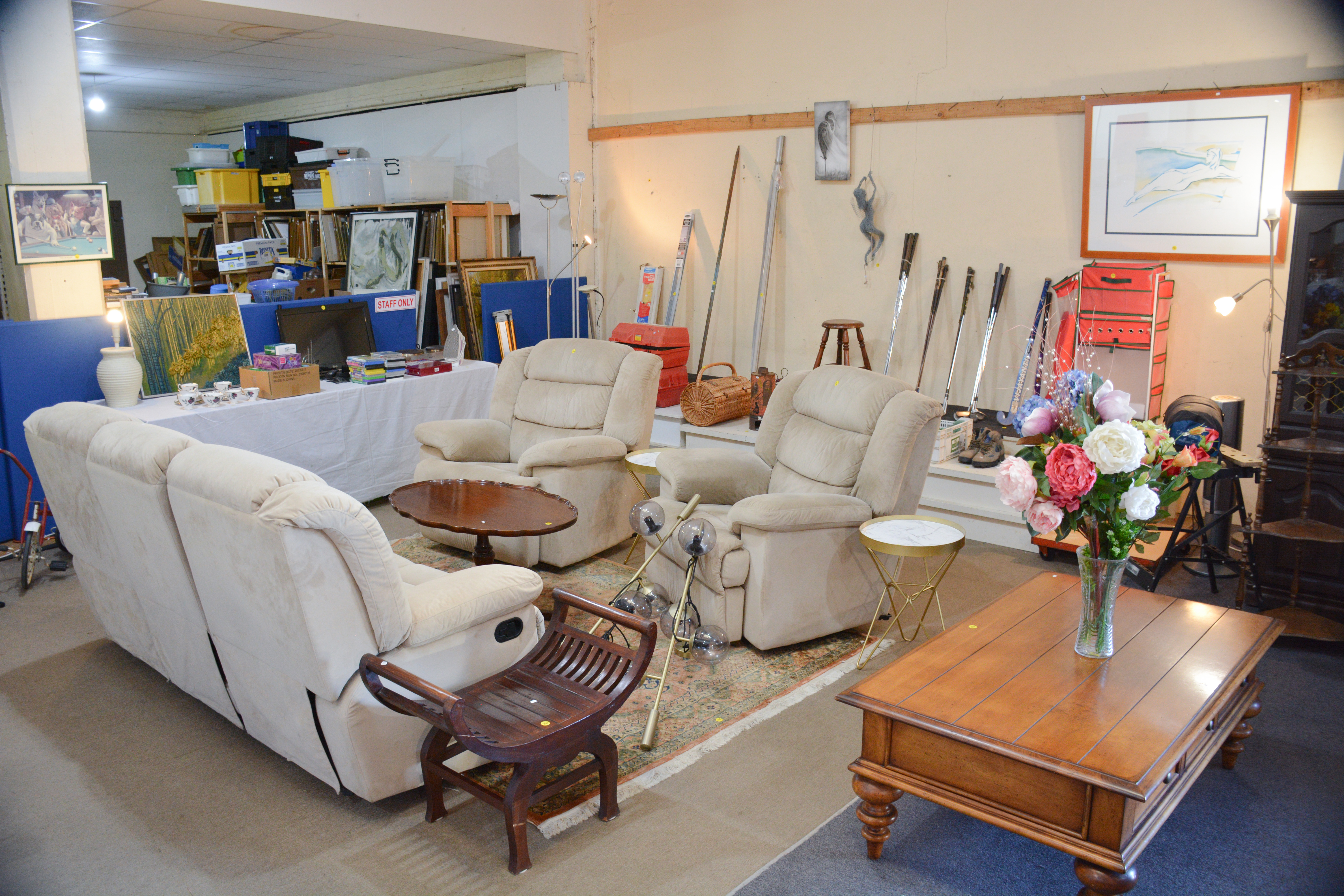 Furniture, Collectable and General Auction | Lipscombe Auction House ...