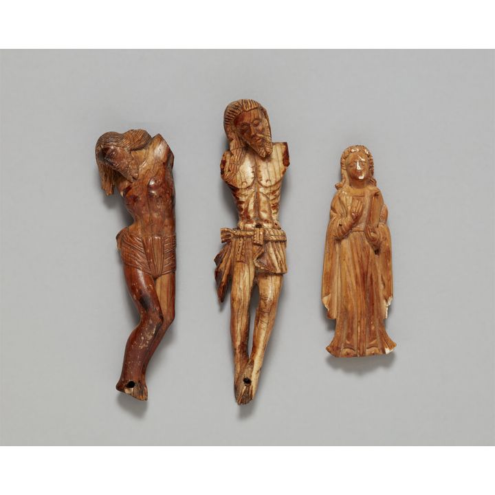 Two Indo-portuguese ivory fragments of a Corpus Christi and a figure of Apostle John. India, Goa. First half 18th century