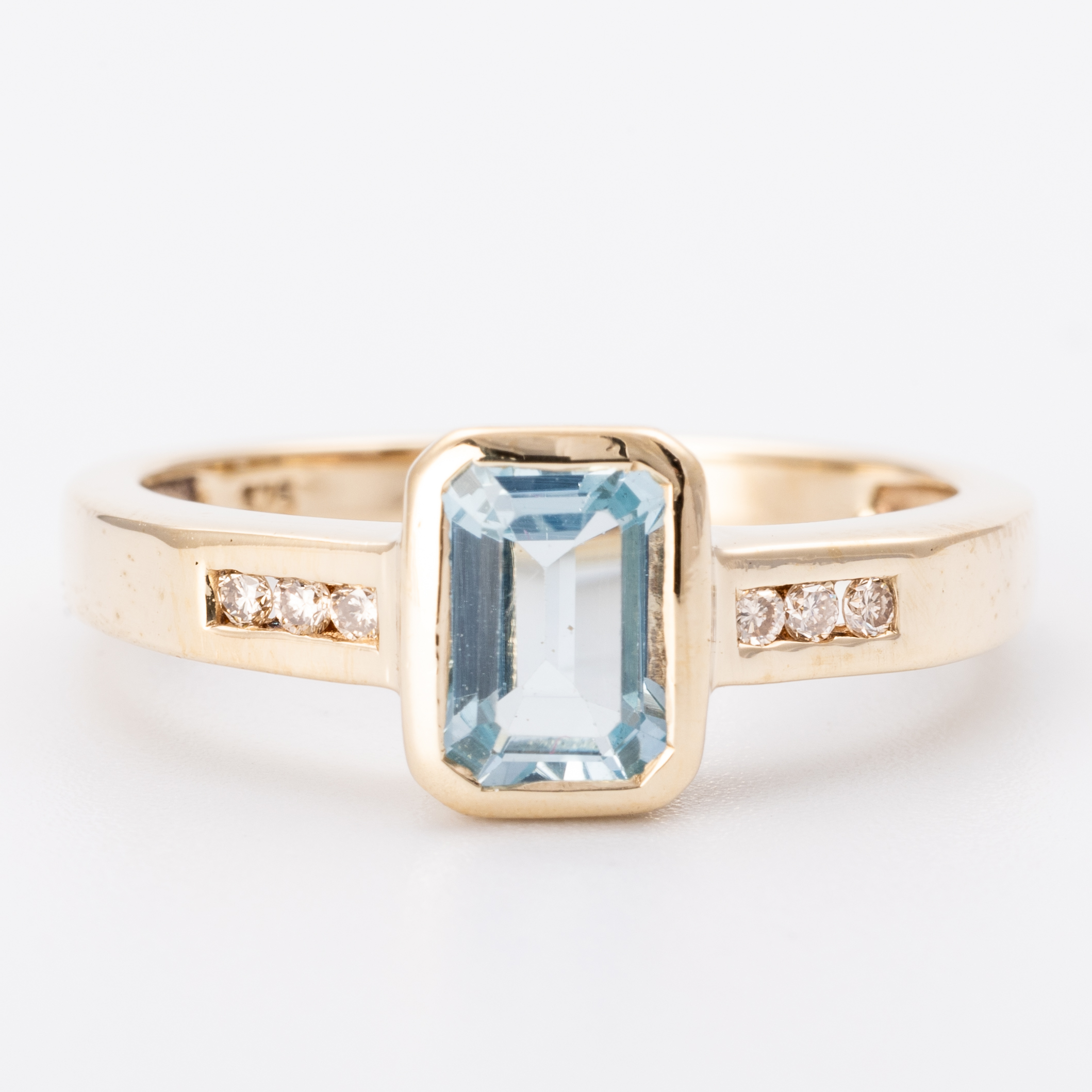 271 · Topaz & Diamond Ring 9ct Gold