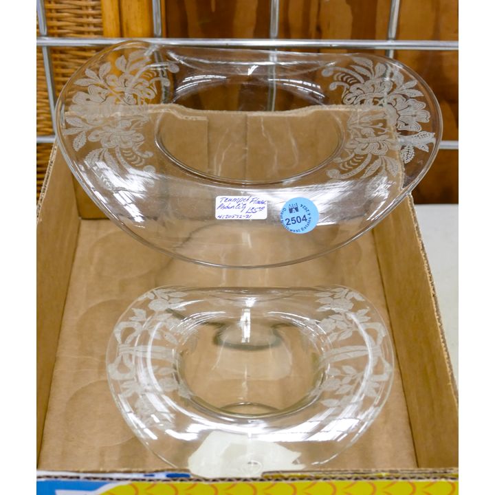 Box 2pc Etched Hat Glass Vase