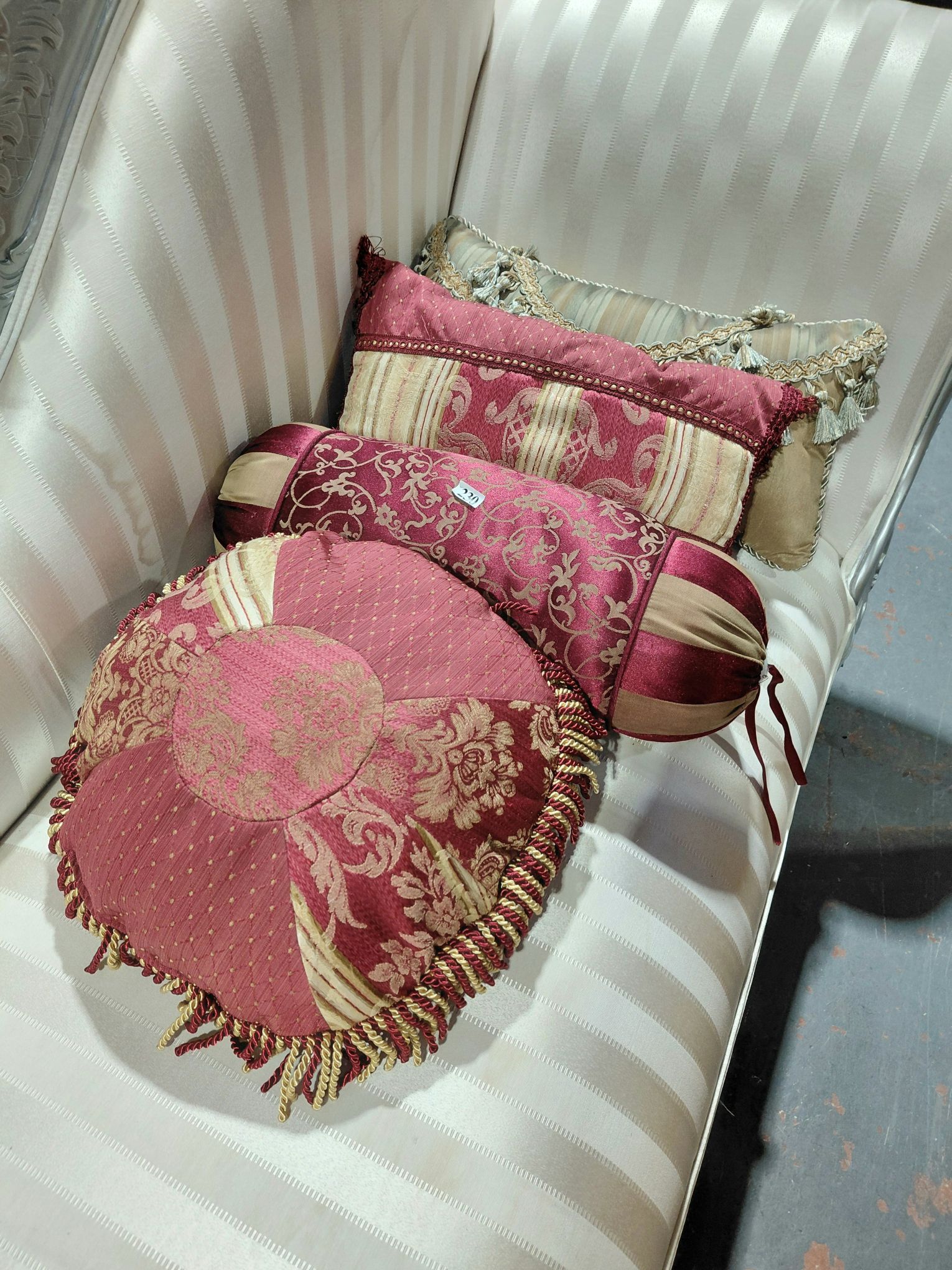 230 · THROW CUSHIONS
