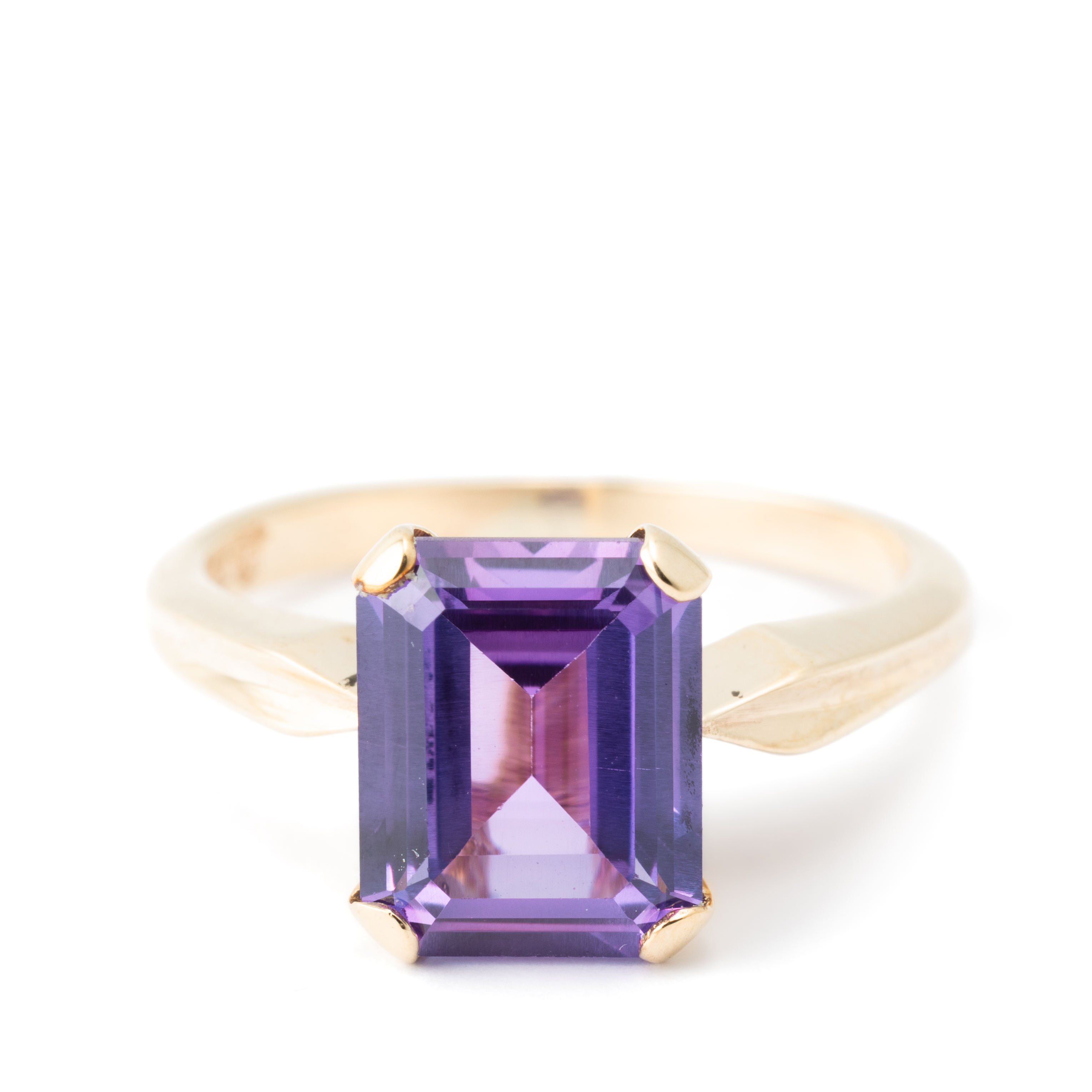 329 · 9ct Gold Purple Stone Ring