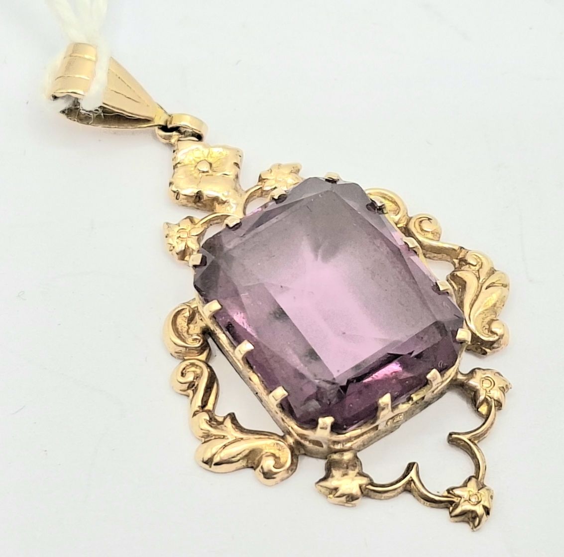 9ct Yellow Gold And Paste Pendant