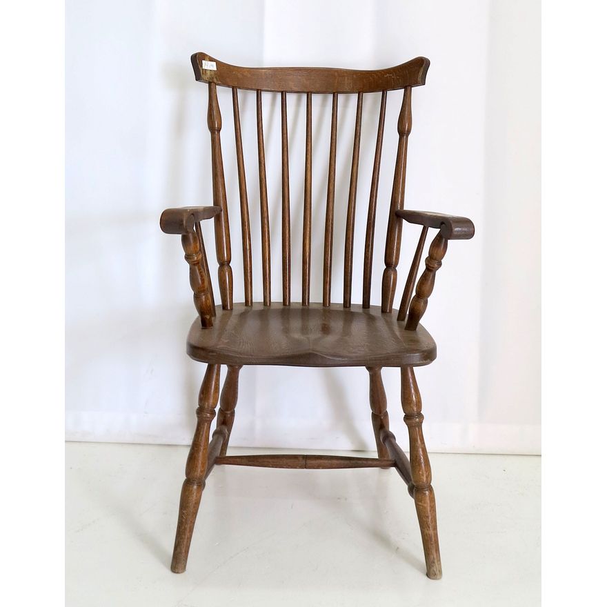 OAK SPINDLE BACK CHAIR