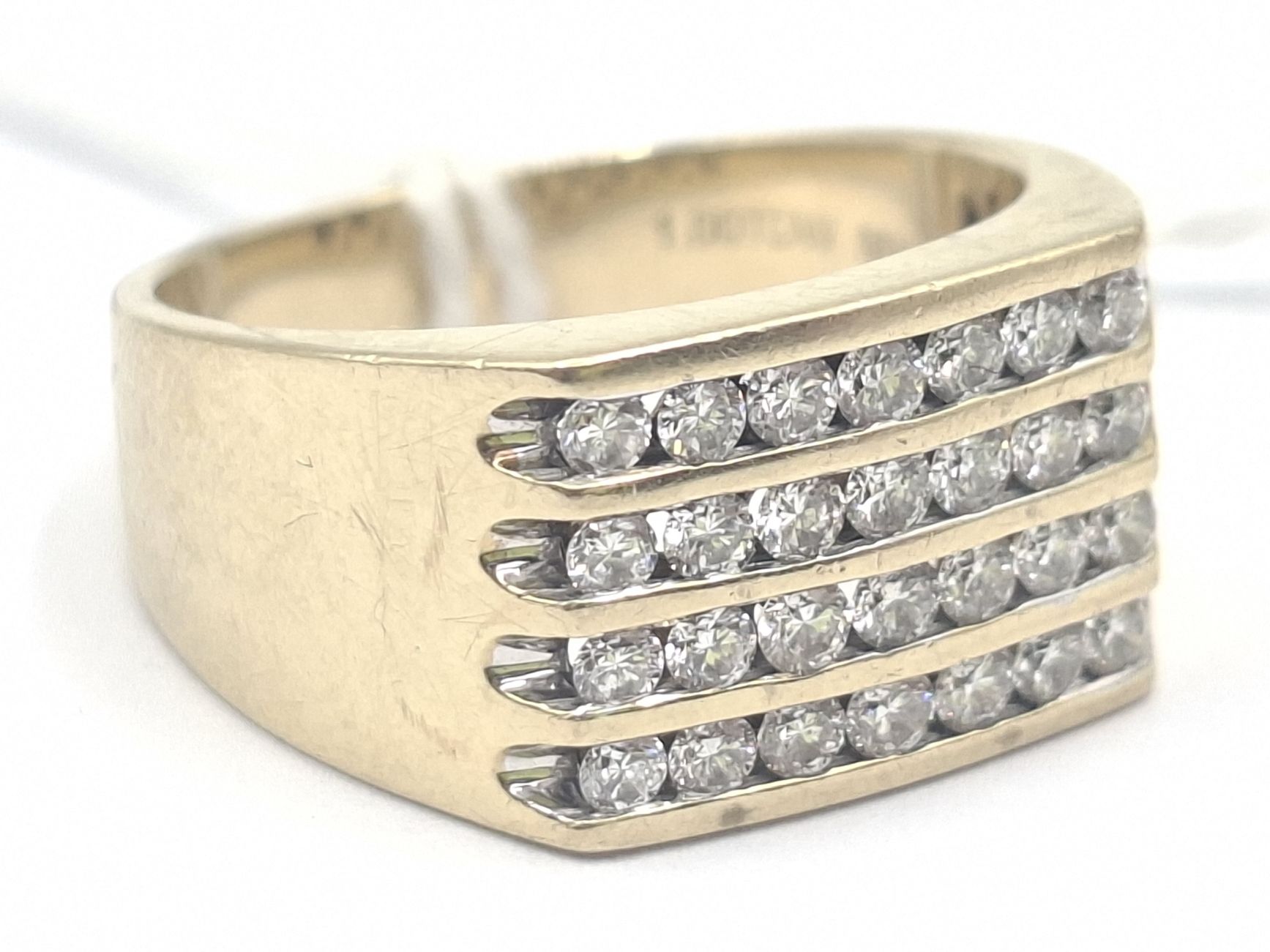 281 · 10CT GOLD DIAMOND GENTS RING