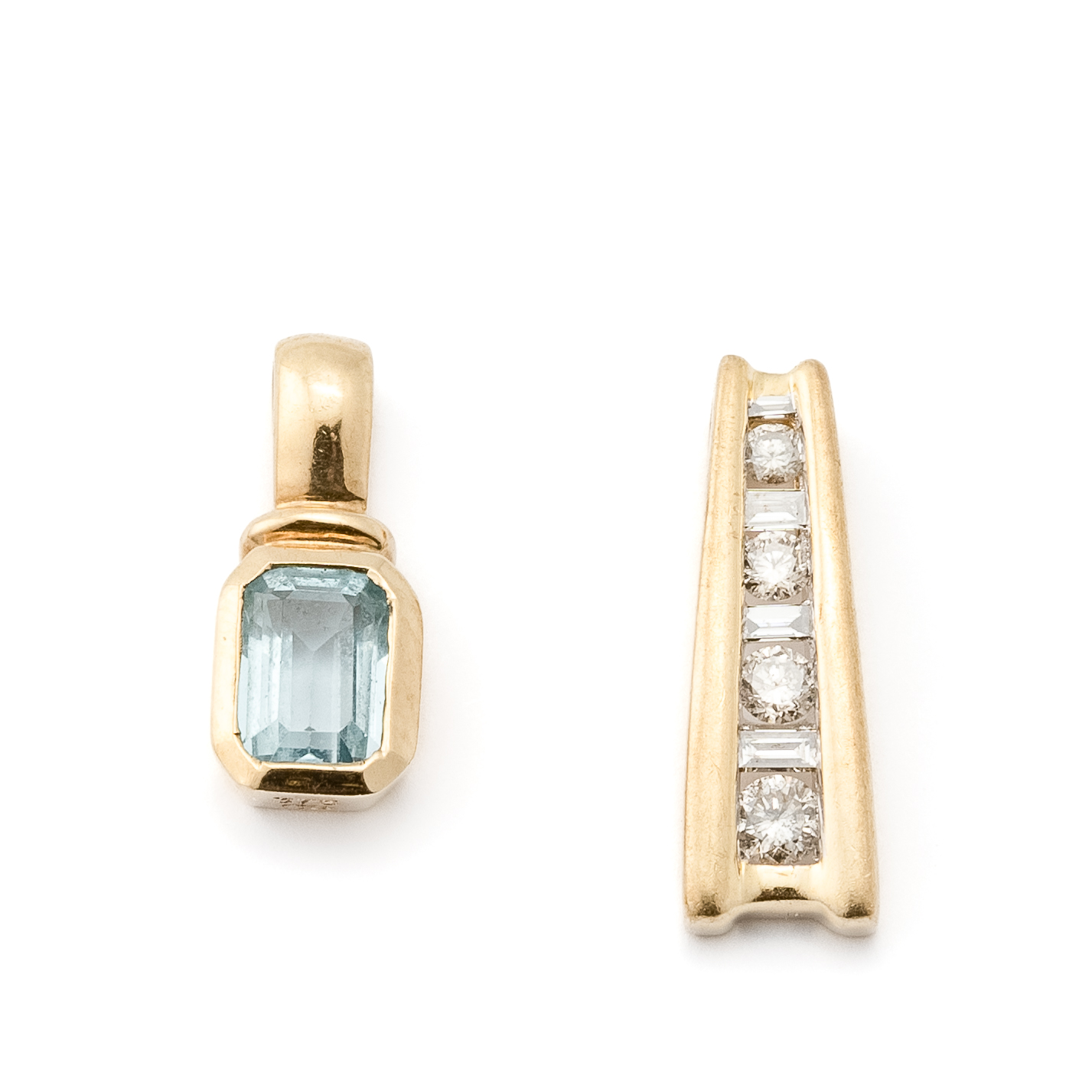 159 · Two 9ct Gold Pendants