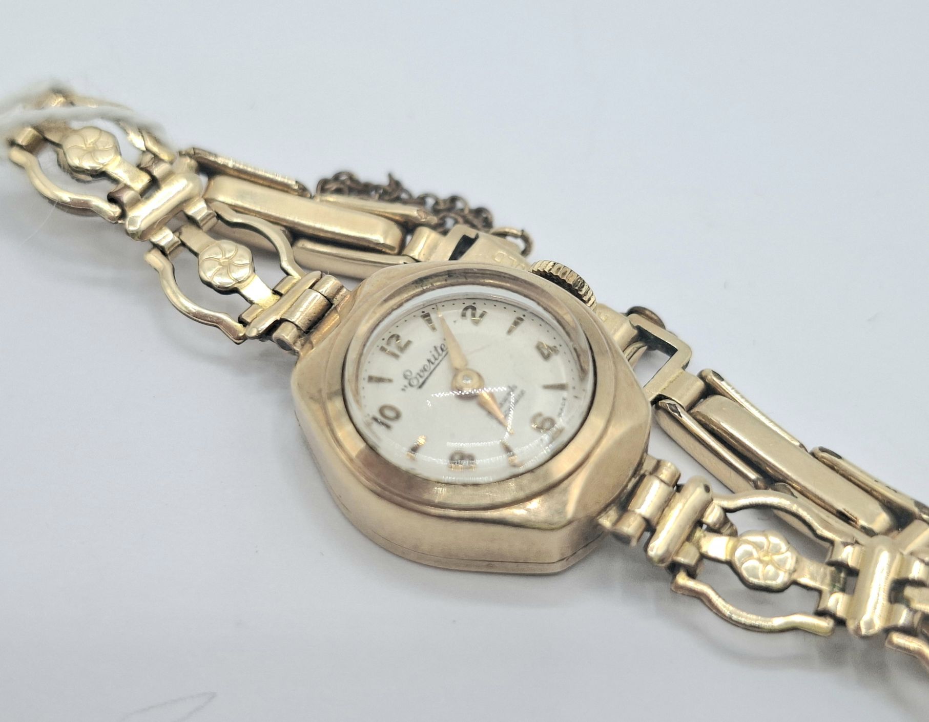 209 · EVERITE 9CT LADIES WRIST WATCH