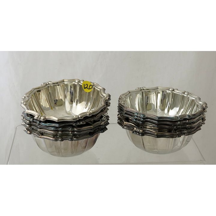 A SET OF 10 20TH CENTURY SILVERPLATED DESSERT BOWLS.