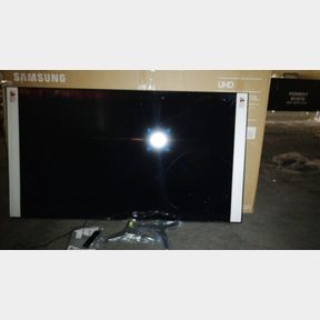 Samsung 70" AU7000 UHD Crystal Processor 4K Smart TV- SCREEN IS CRACKED & NO HDMI CABLE-51484/83
