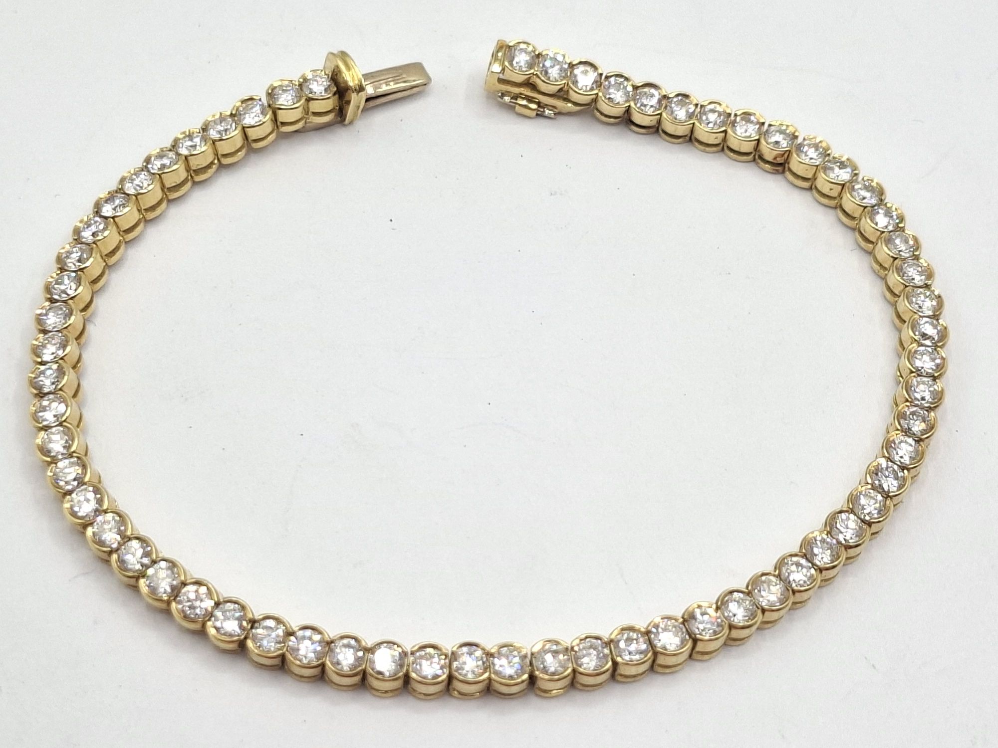 325 · 18CT NATURAL DIAMOND TENNIS BRACELET