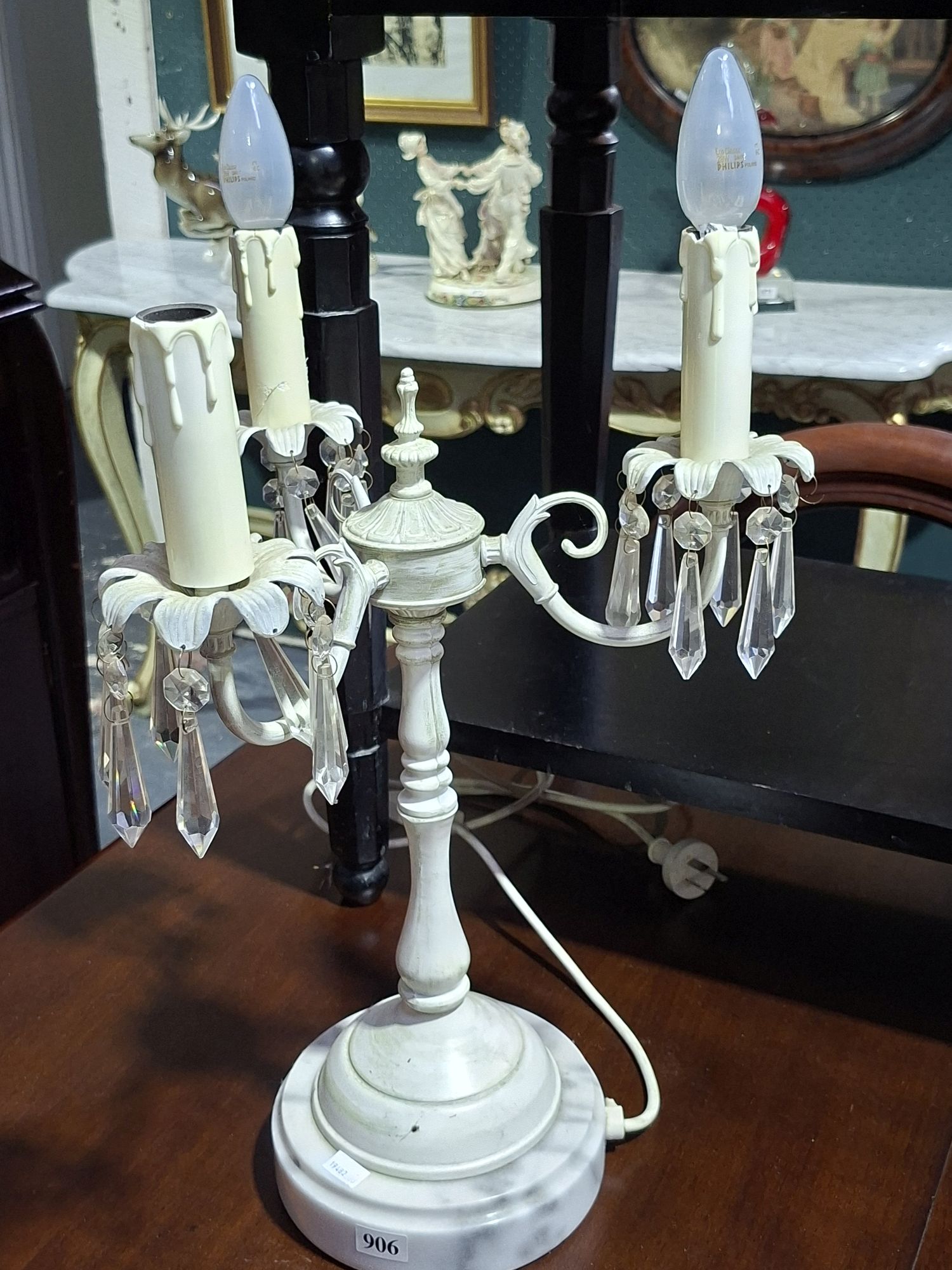 CLASSIC STYLE TABLE LAMP