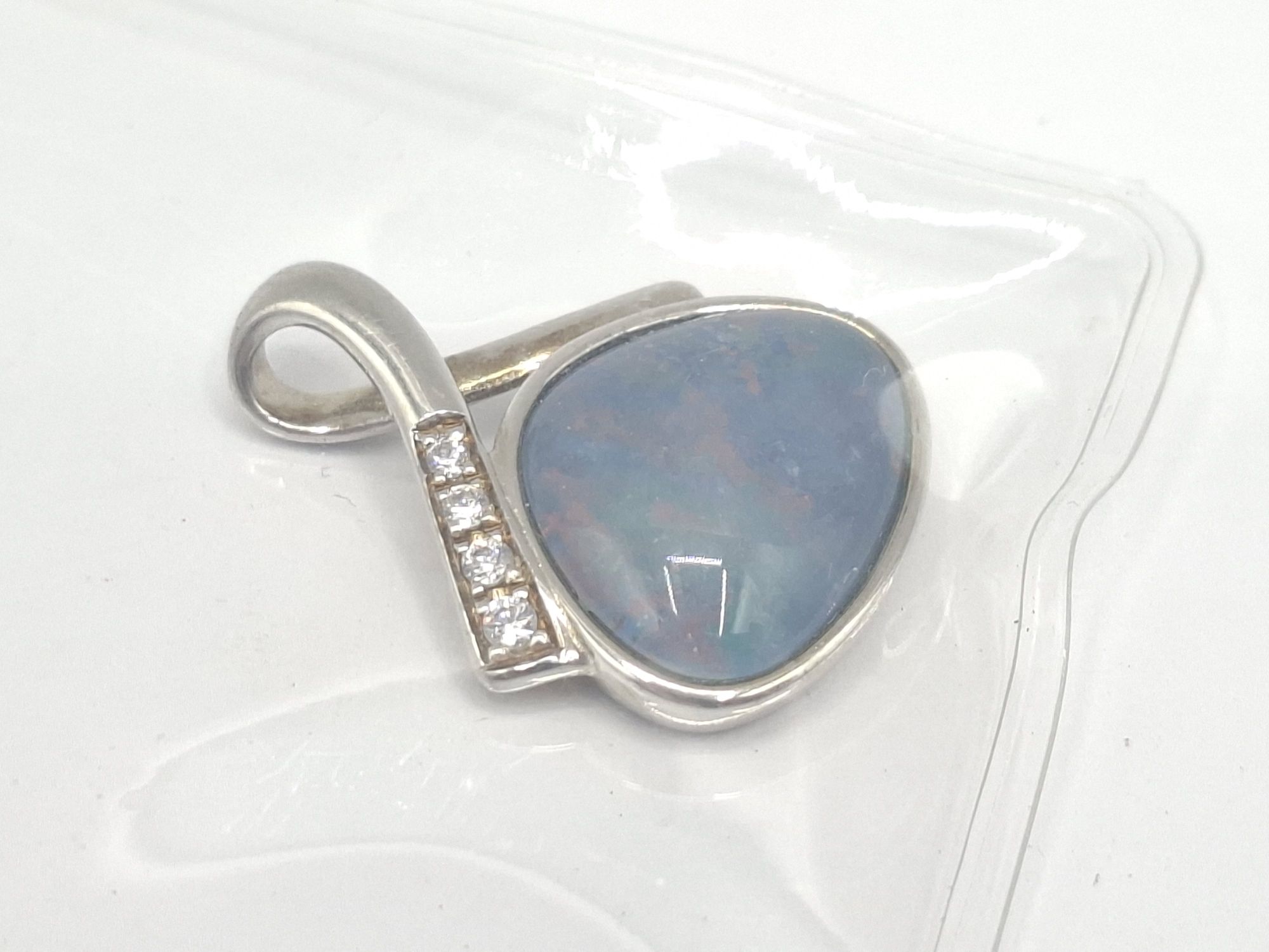 92 · OPAL PENDANT