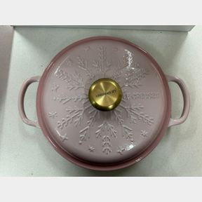 LE CREUSET CAST IRON 26CM CHIFFON PINK NOEL SHALLOW CASSEROLE - 51648/3158