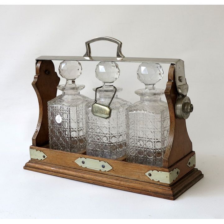 EARLY 20TH CENTURY SILVERPLATED MOUNTED OAK TANTALUS