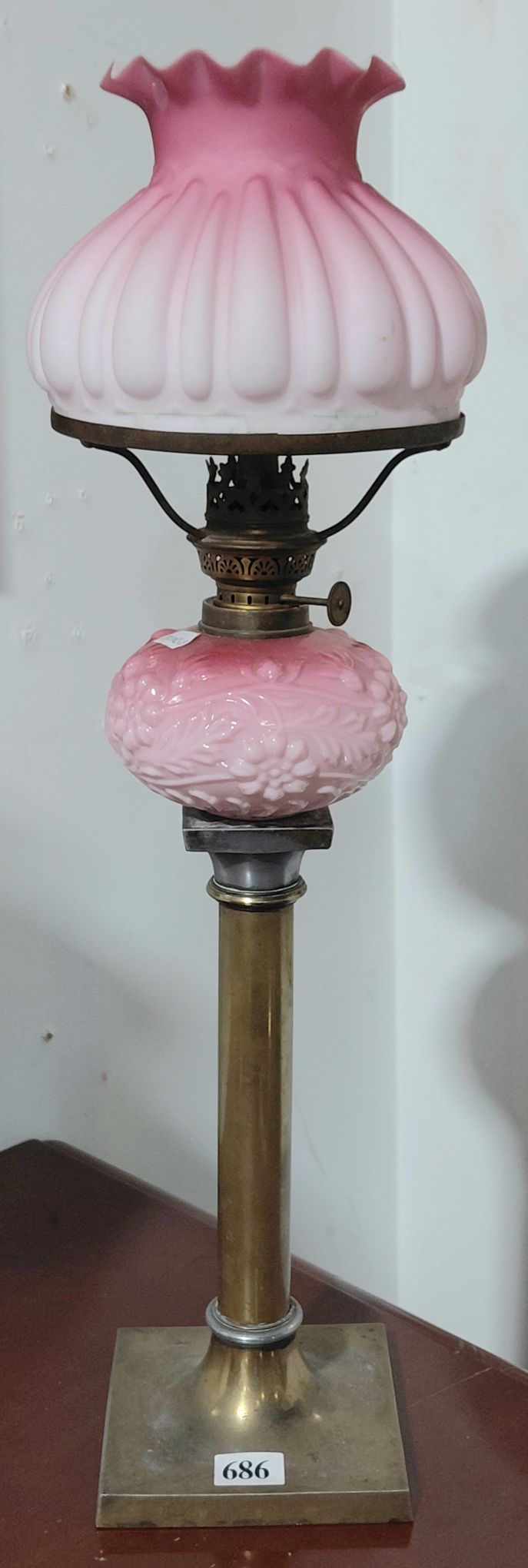 686 · ANTIQUE OIL LAMP