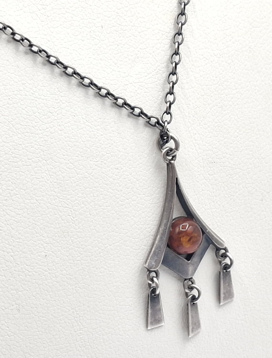 1113 · STERLING SILVER PENDANT AND CHAIN