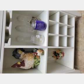 Chikcen cookie jar and other decorative things