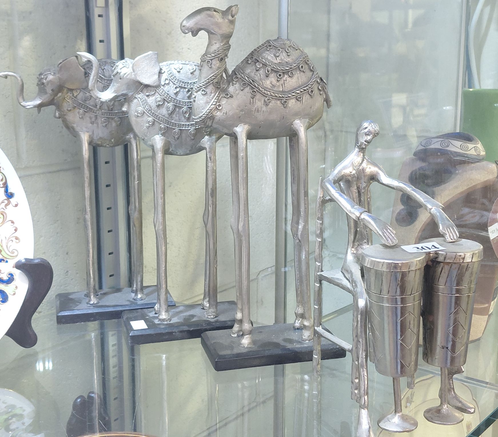 304 · DECORATIVE ANIMAL FIGURES