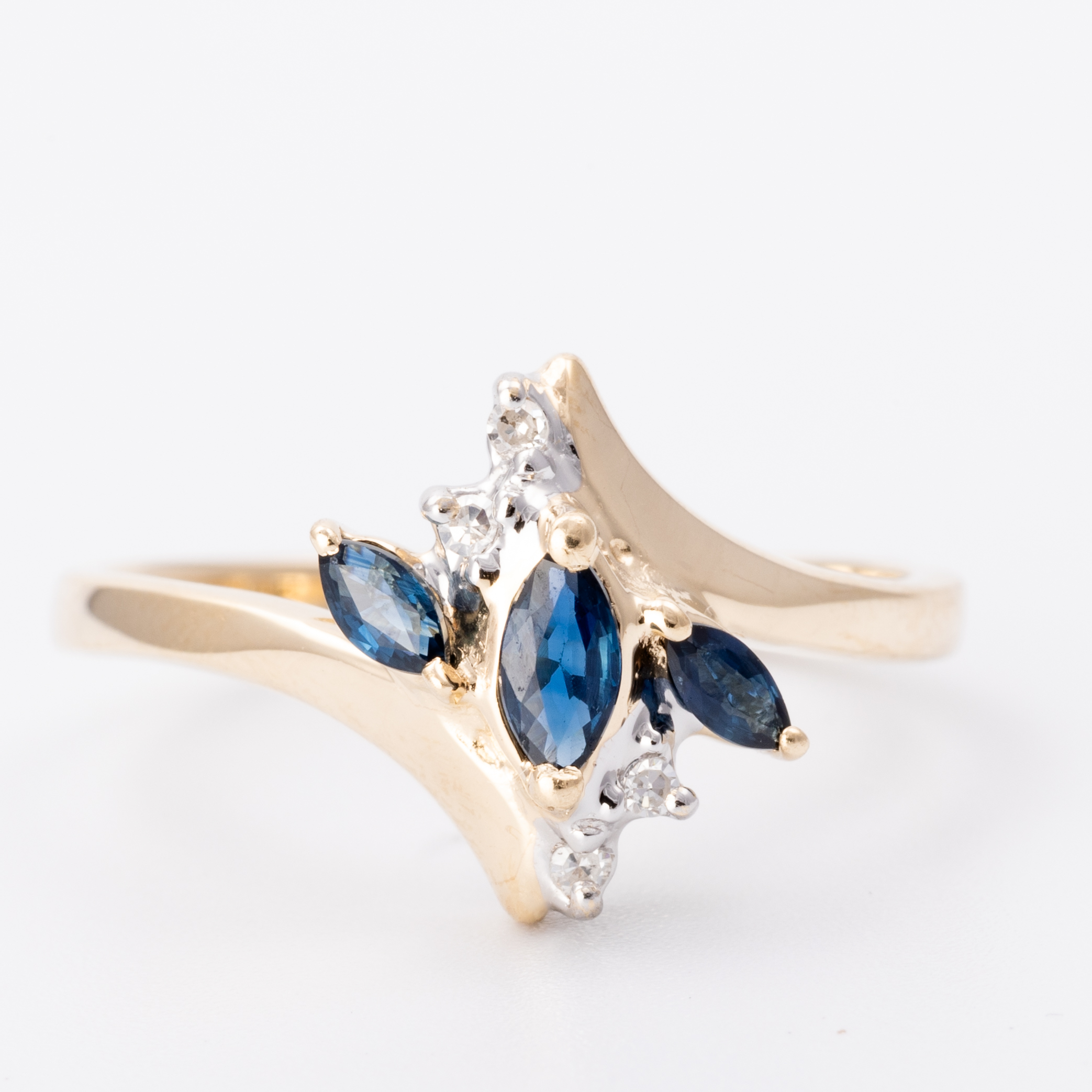 216 · Sapphire & Diamond Crossover Ring 9ct Gold