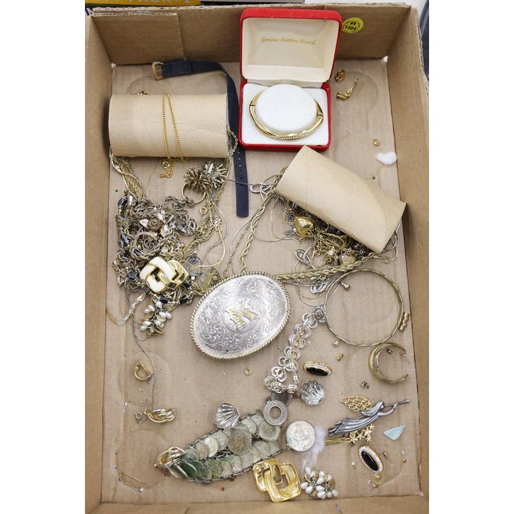 Box Montana Silversmiths Belt Buckle etc.