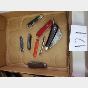 NEW INFORMATION/PHOTOS - Covey of pocket knives
