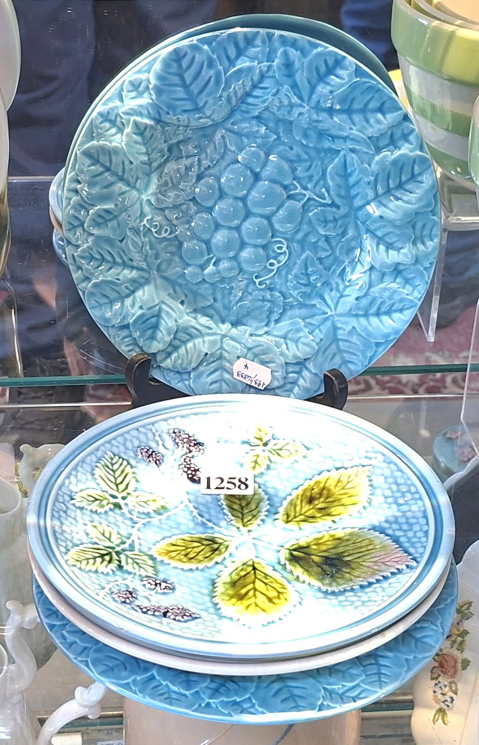 1258 · 4 MAJOLICA PLATES