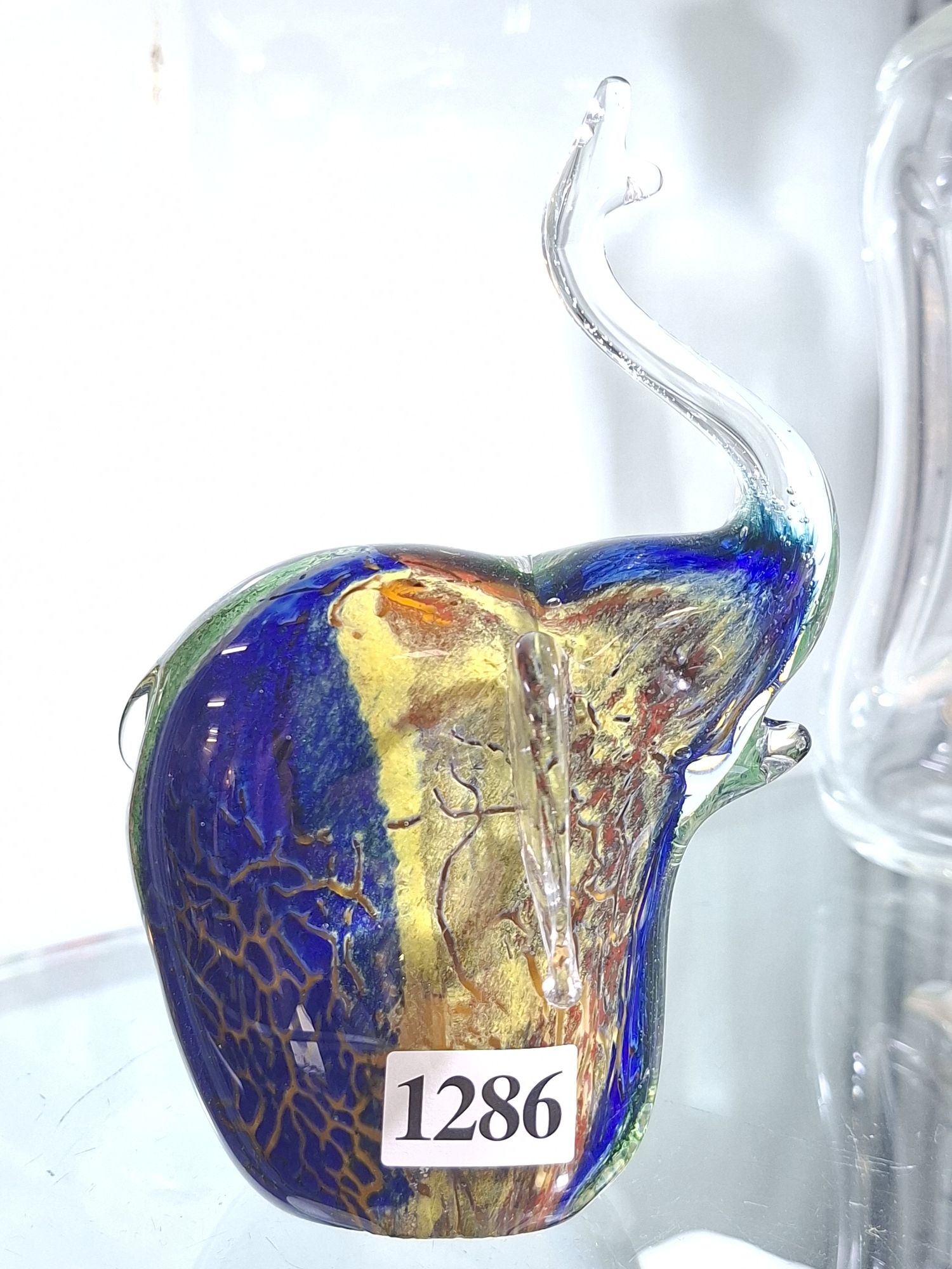 1286 · ART GLASS FIGURINE