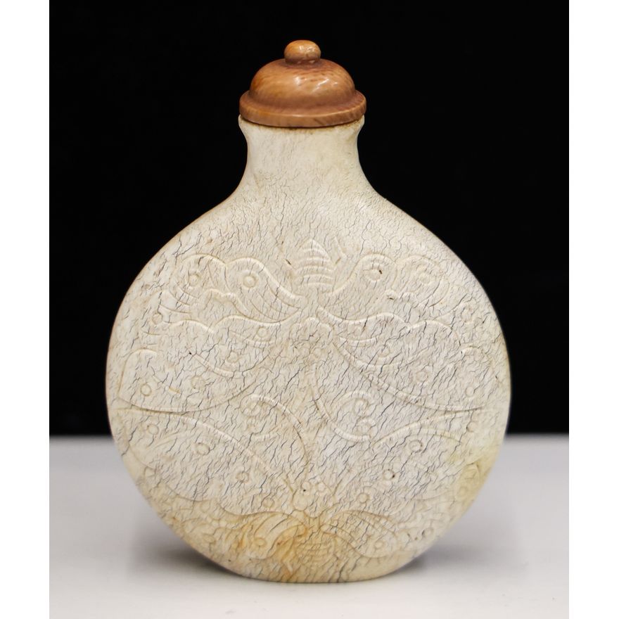 Chinese Chicken Bone Jade Snuff Bottle