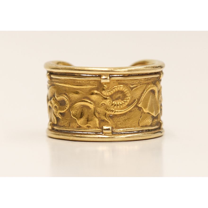 Carrera y Carrera 18k Elephant Ring