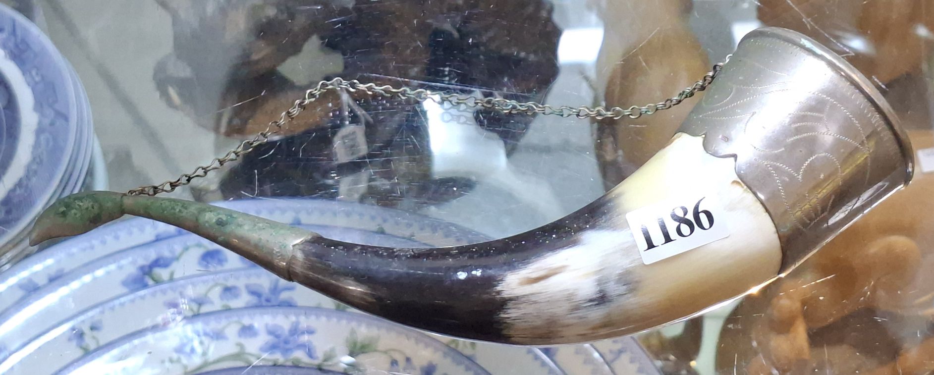 1186 · HORN DRINKING VESSEL