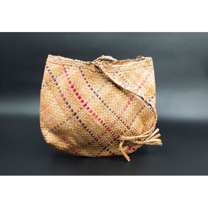 Kete whakairo (patterned bag)