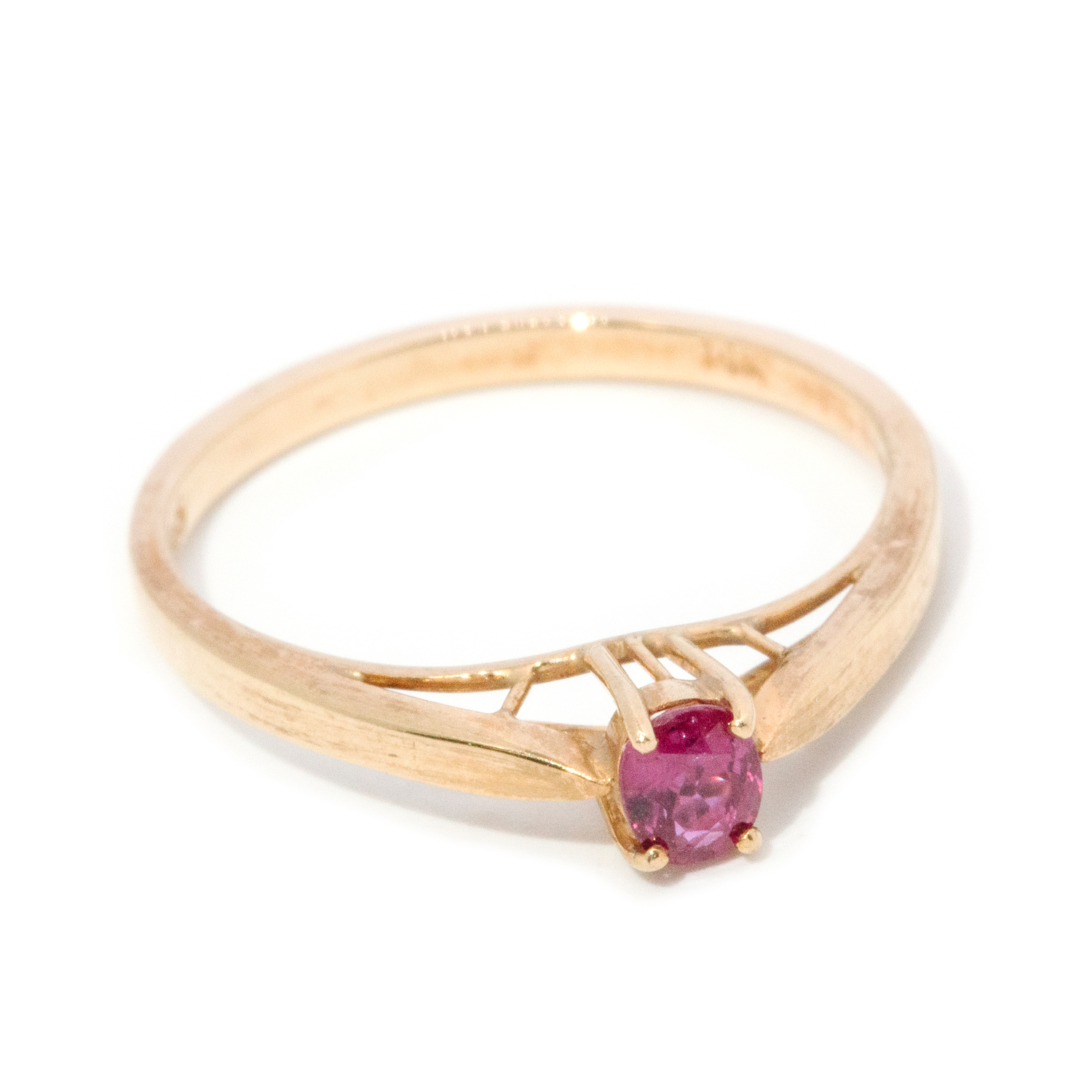 106 · 14ct Ruby Ring