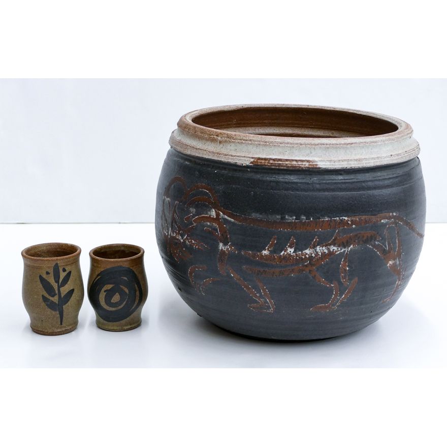 3pc Pacific Stoneware Pottery Large Planter w/ Lion Design
