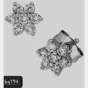 18ct White Gold Studs With 14 Diamonds - 51533/293