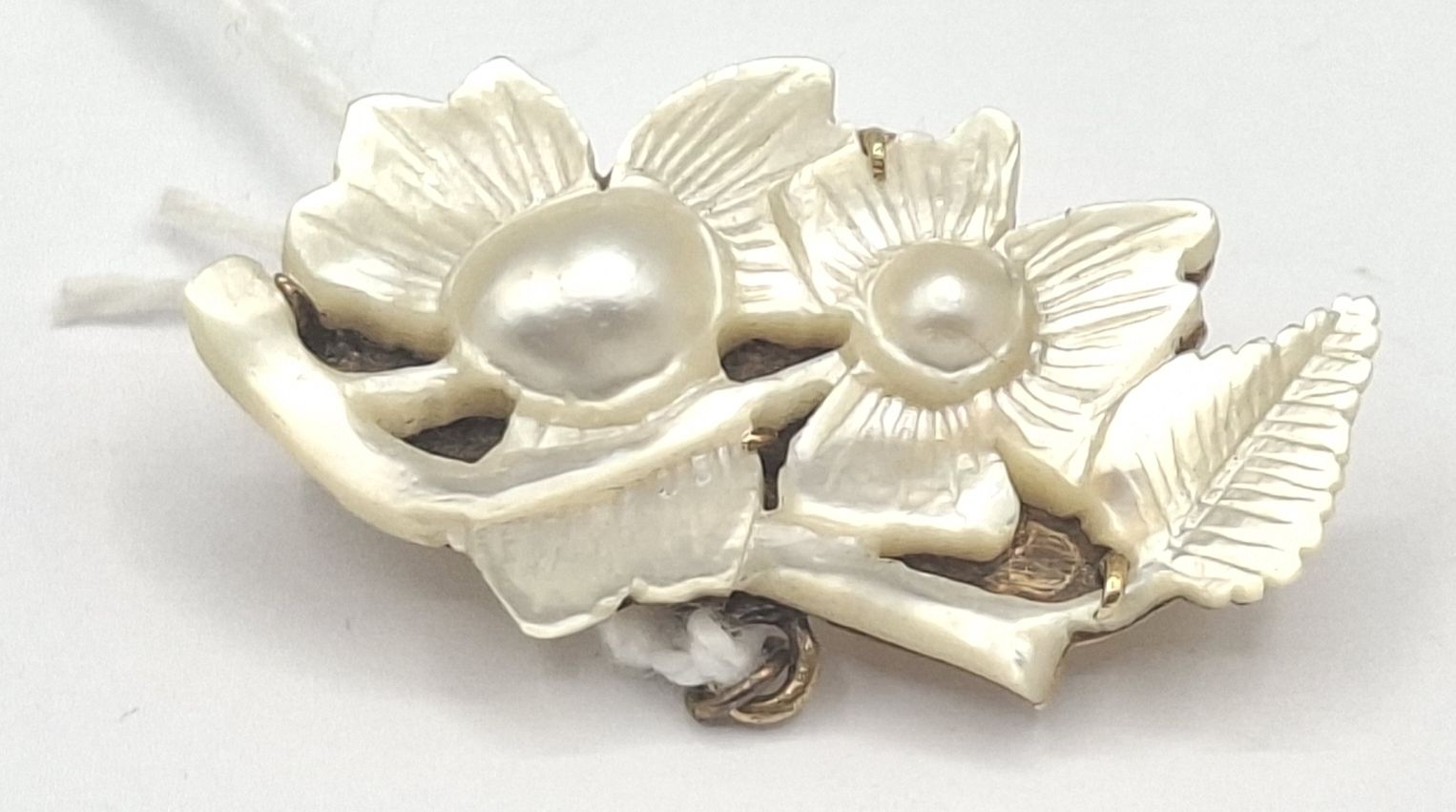 18ct Carved Pearl Brooch