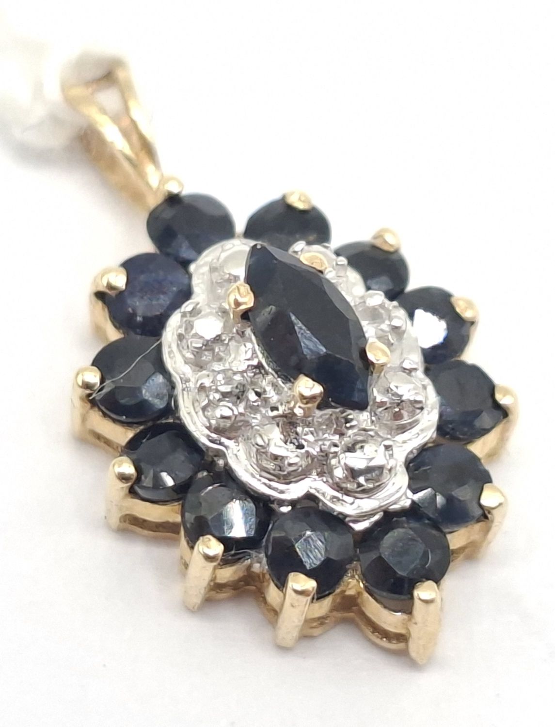 1136 · 9CT GOLD SAPPHIRE DIAMOND PENDANT