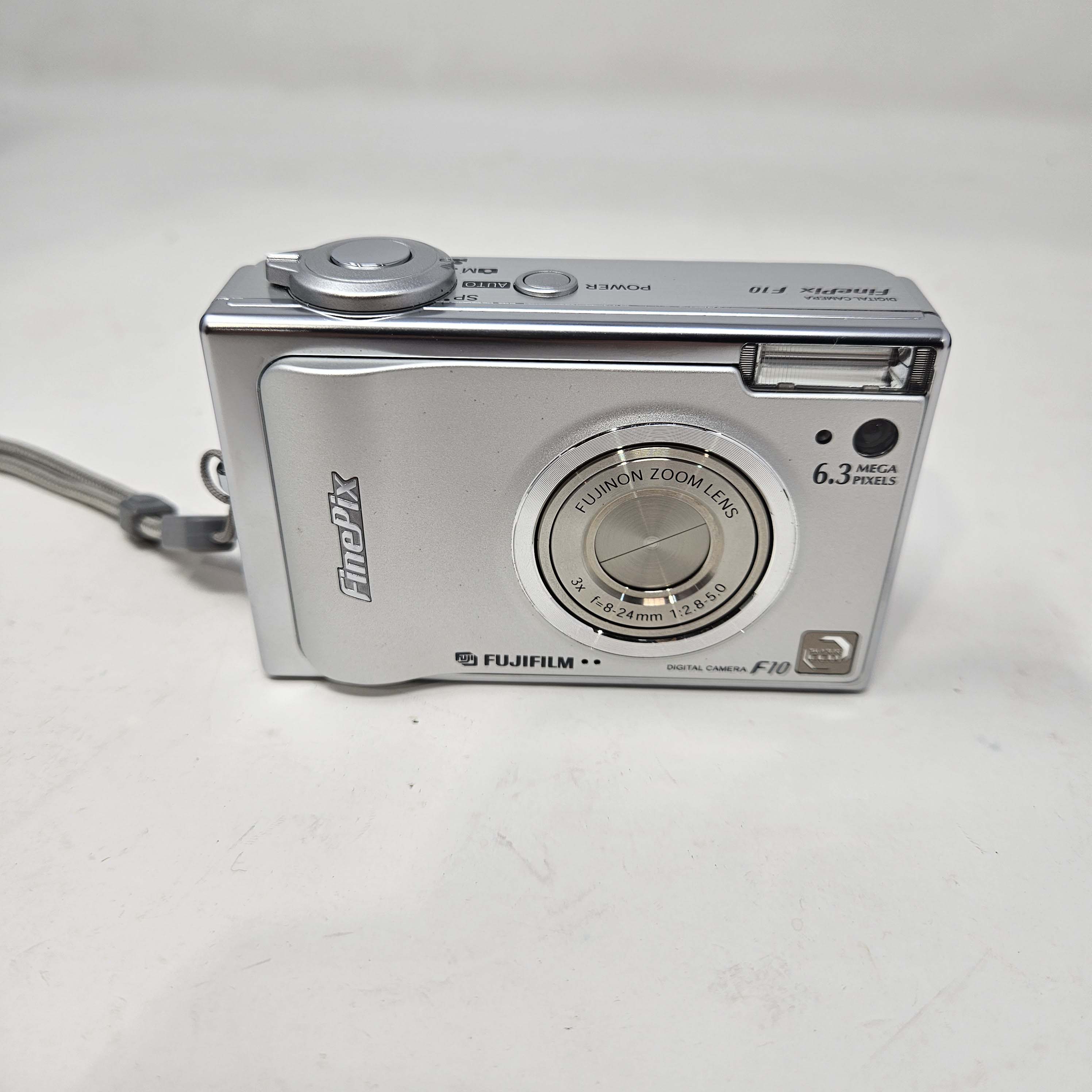 Fujifilm FinePix F10 6.3 MP 18.5x Zoom Digital Point & Shoot