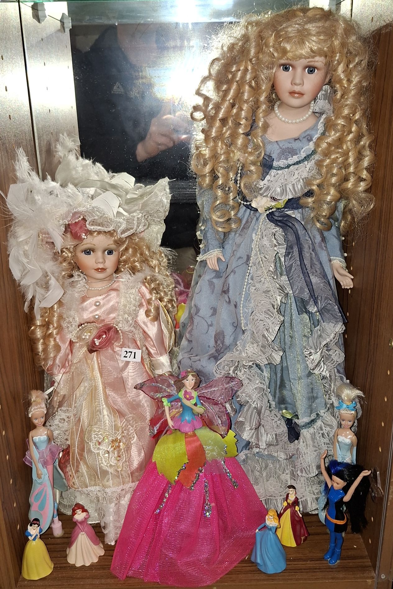 271 · ASSORTED DOLLS