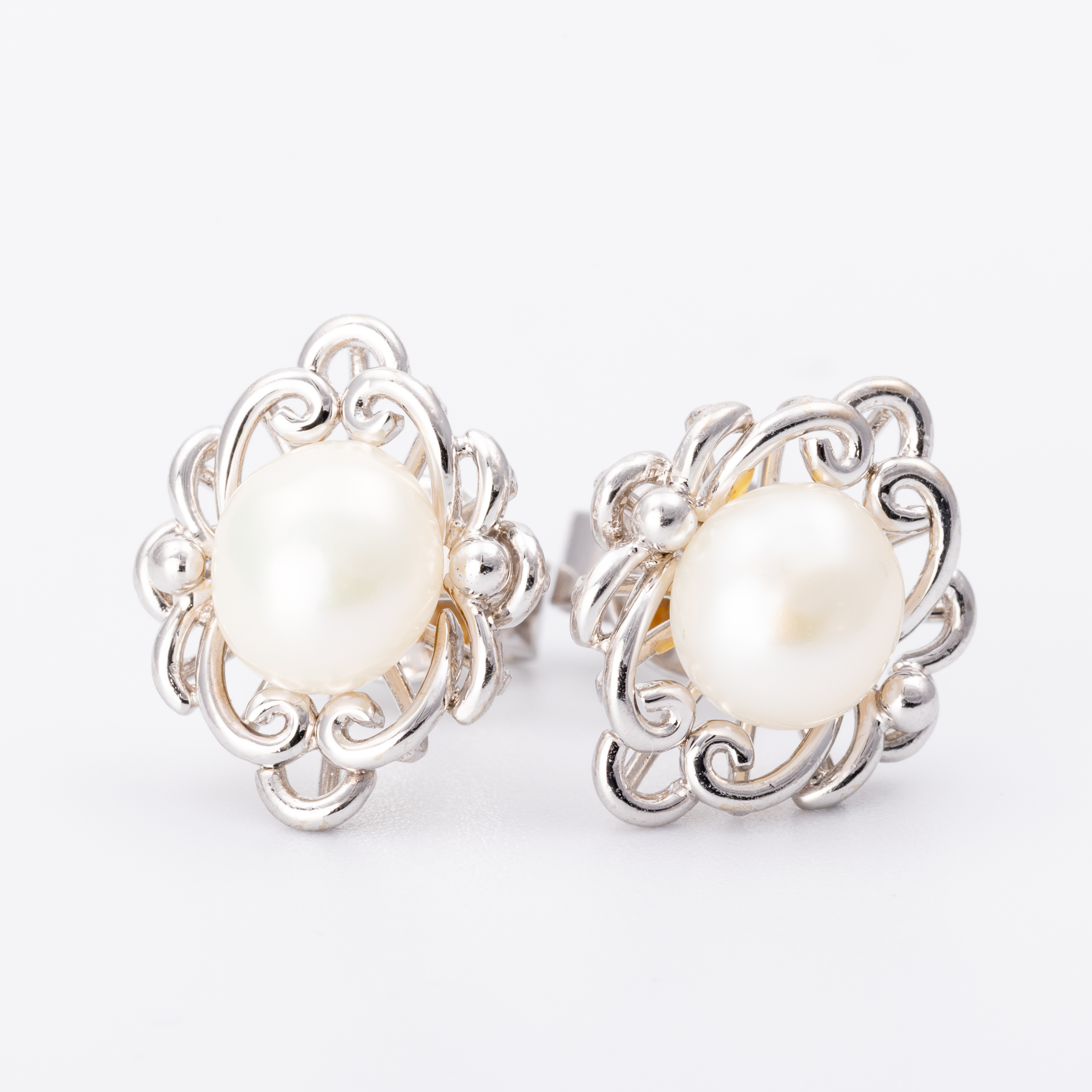 Pearl Stud Earrings 18ct Gold