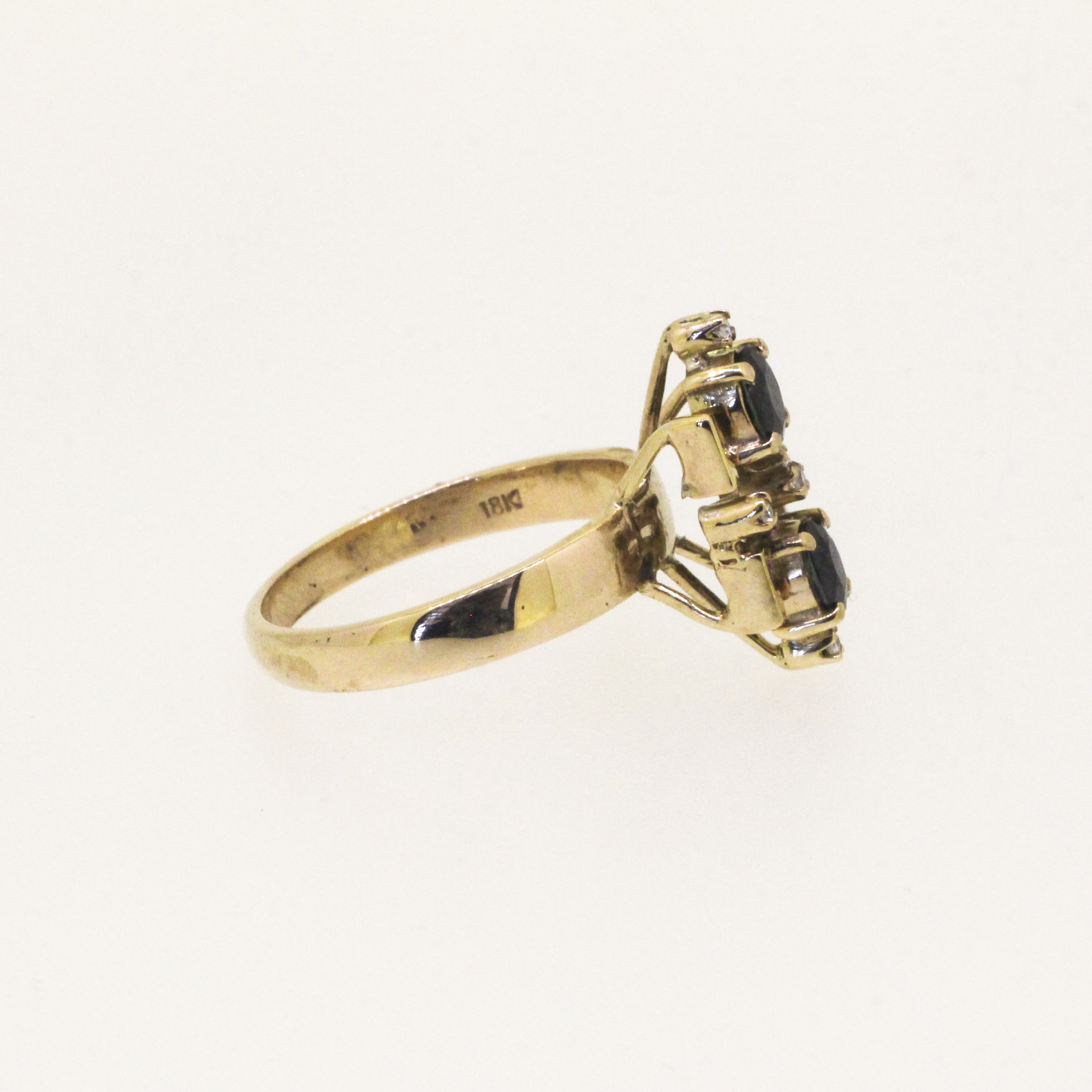 369 · Sapphire & Diamond Ring 3.73g