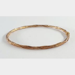 9CT GOLD PLATED STERLING SILVER TWIST BANGLE - 51929/10016