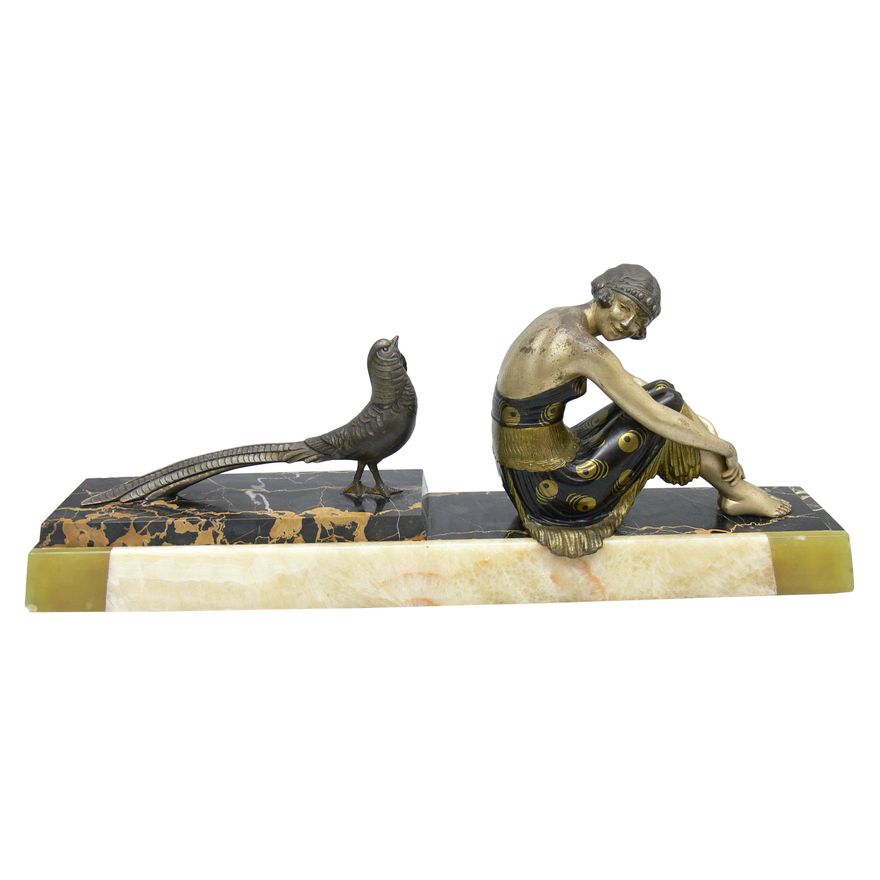 Figura kobiety z bażantem art déco