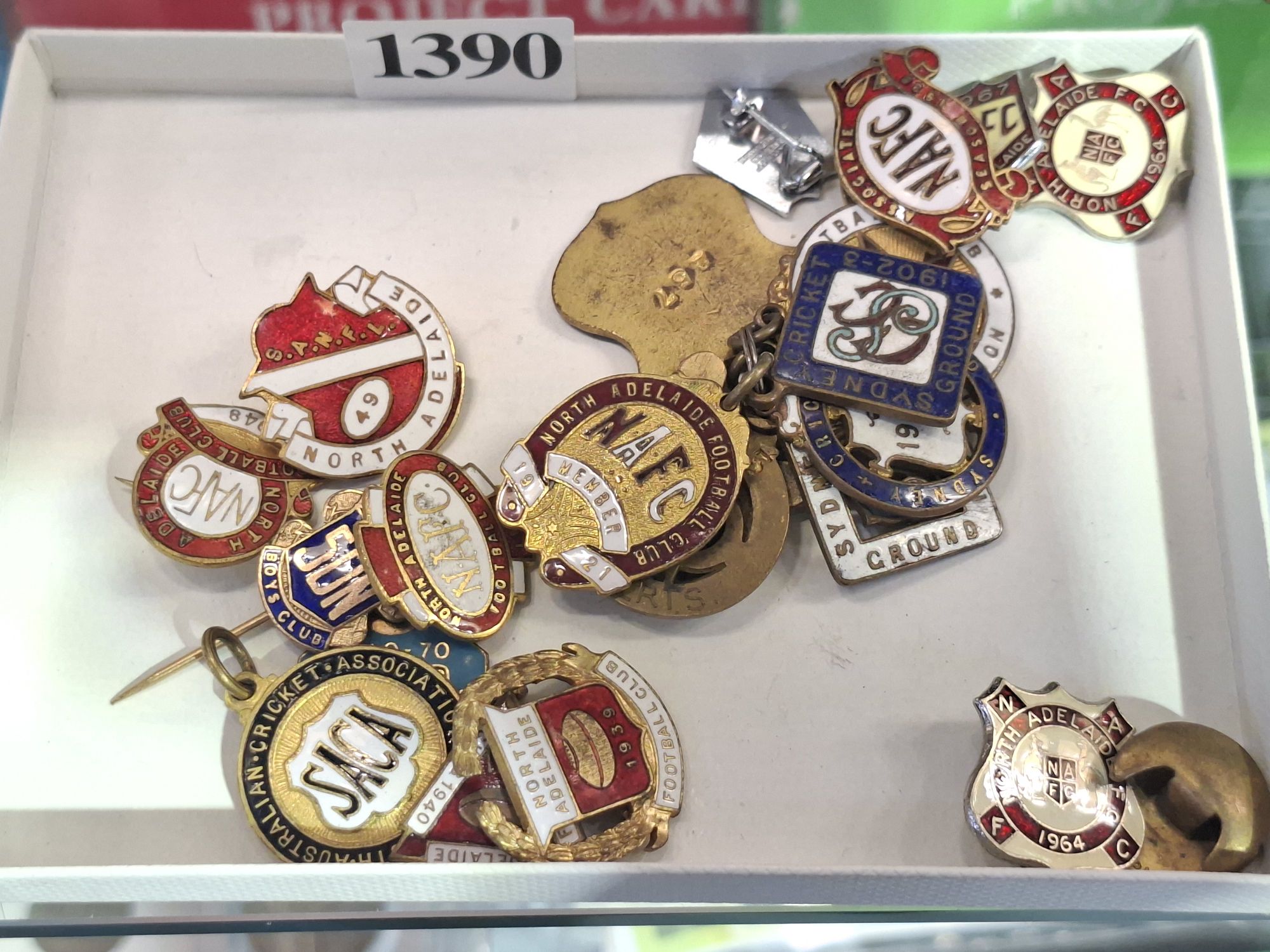 1390 · ENAMEL SPORTING MEDALS BADGES