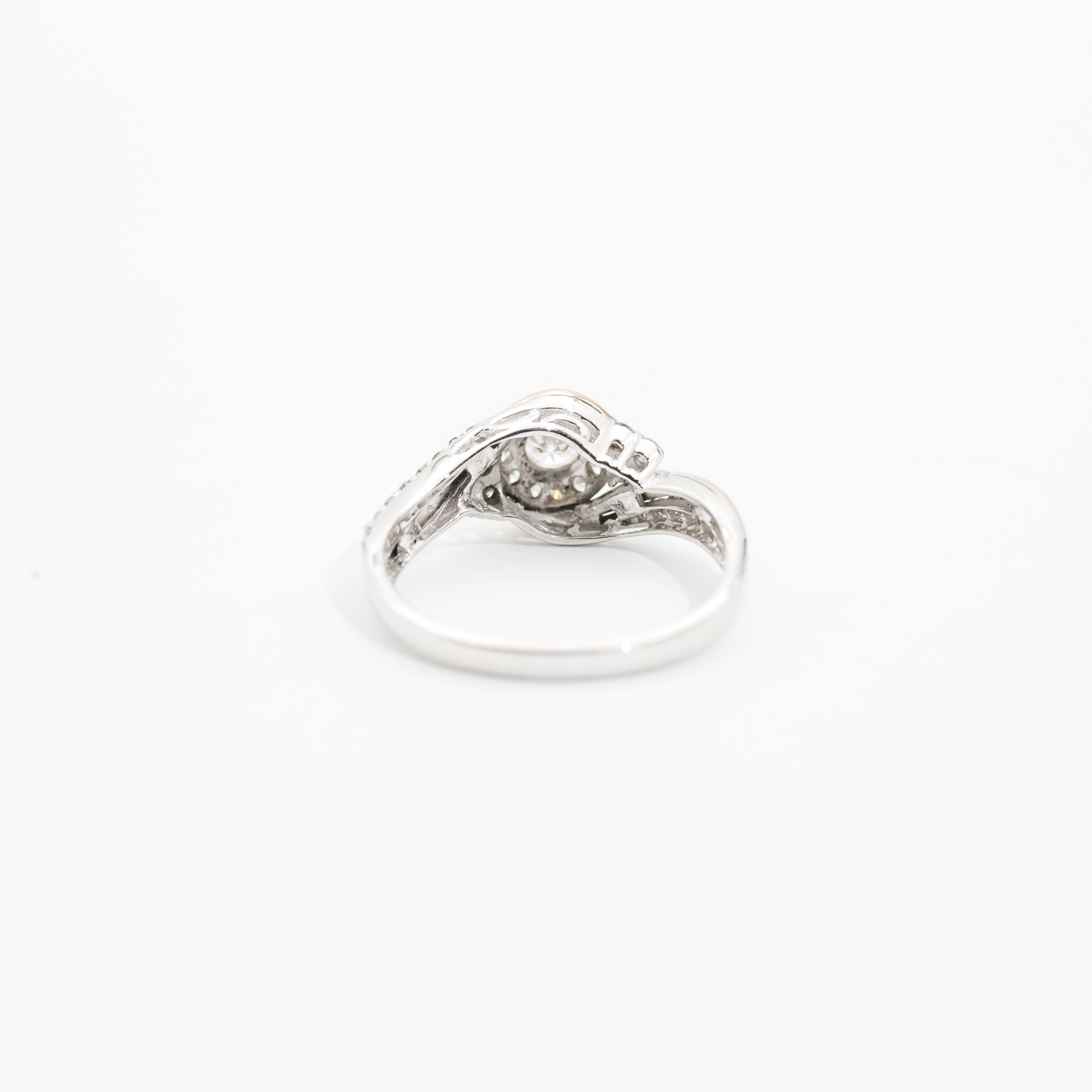 389 · 14ct Gold & Diamond Ring 4.0g