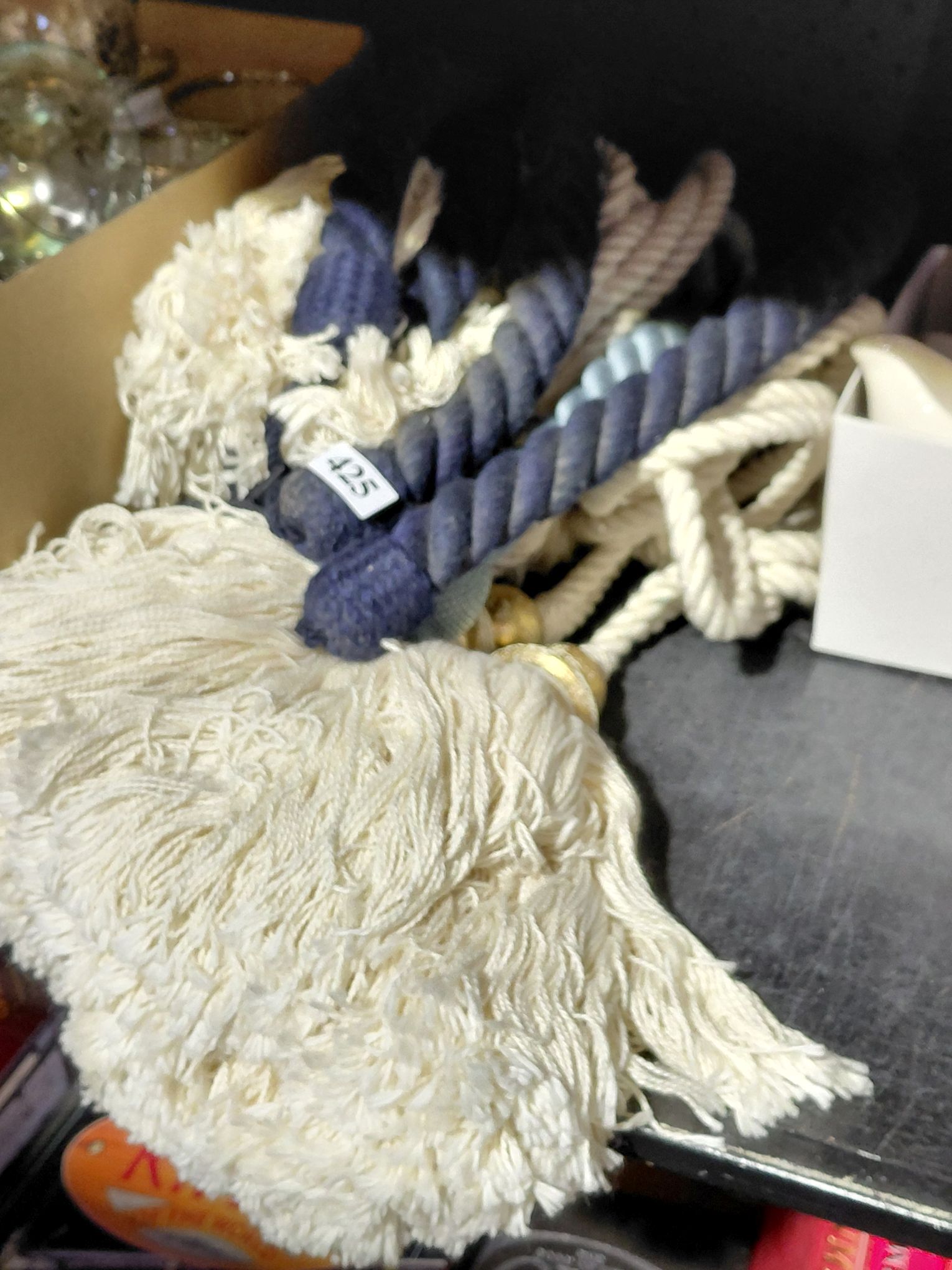425 · QUANTITY OF CURTAIN TIES