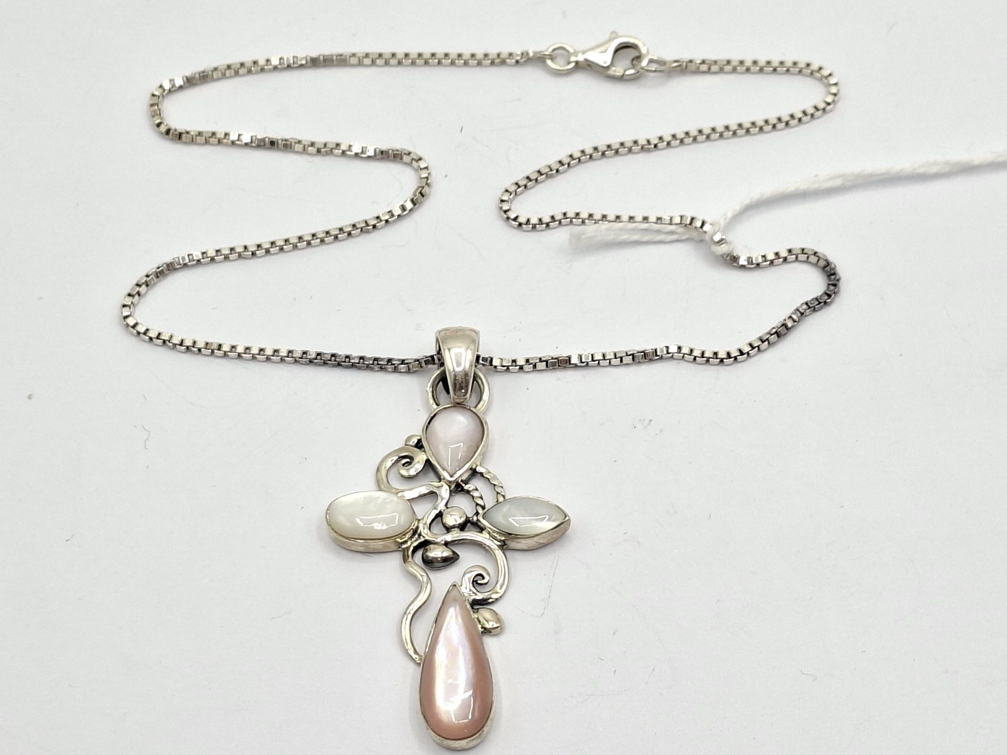1080 · STERLING SILVER CROSS PENDANT AND CHAIN