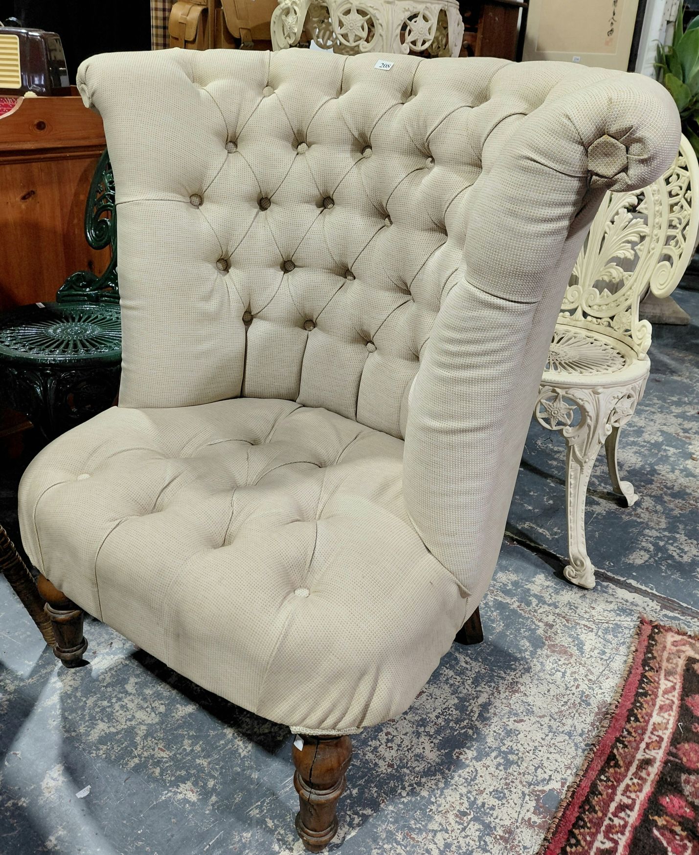 208 · STYLISH BEDROOM CHAIR