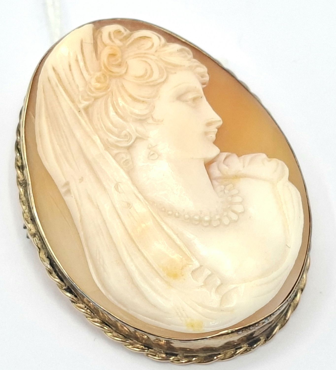 9ct Carved Shell Cameo Brooch