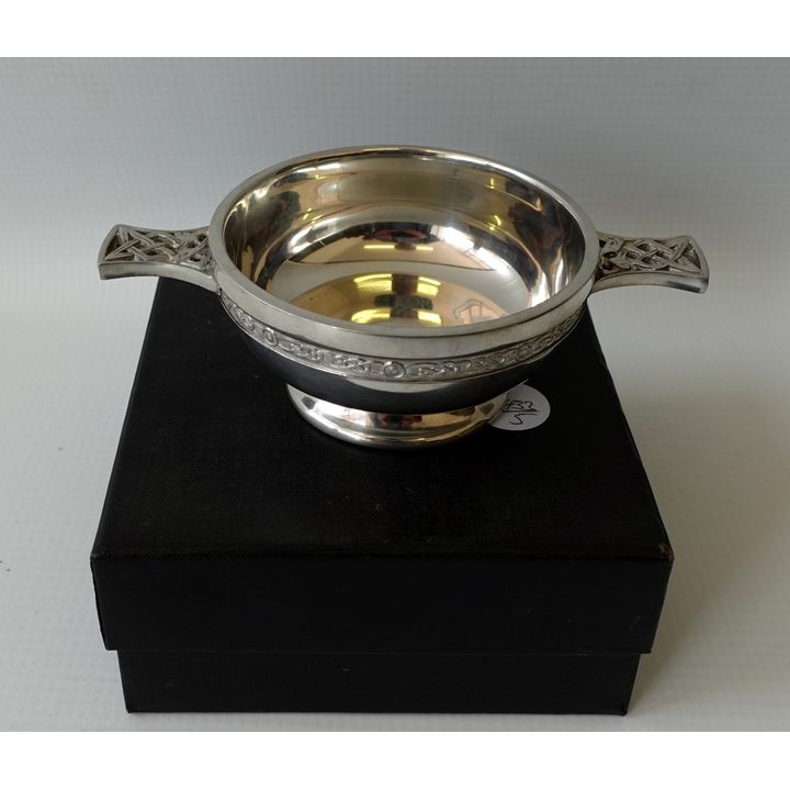 BOXED SILVERPLATED QUAICHE