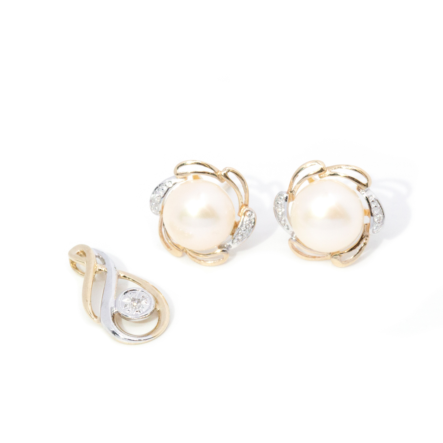 Pearl & Diamond 9ct Gold Pendant & Studs